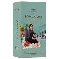 Dona Antónia Do Reserva Com Copo